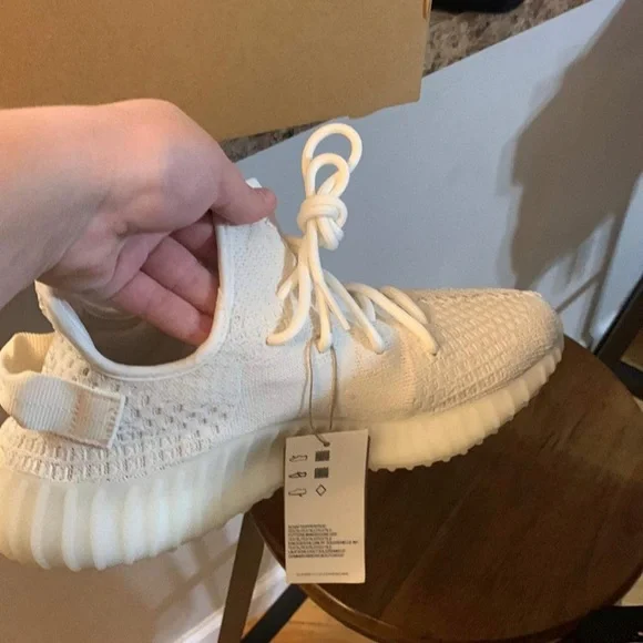 Yeezy bone v2 size 8.5 men - Picture 1 of 4